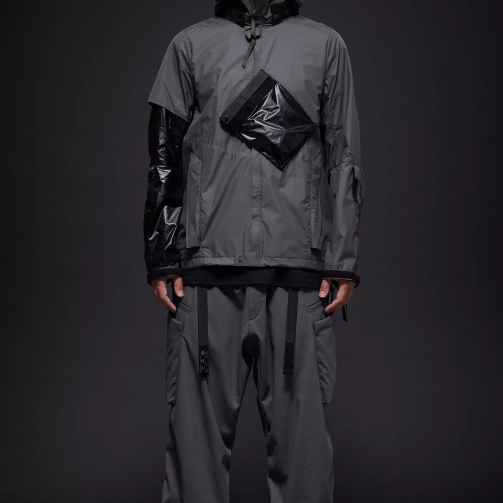 ACRONYM SET OF 3  J36-WS M GRAY, P58-DS size M in black
P55-M size L blaugrau